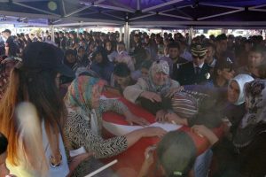 Şehidin kız kardeşleri: Abi ne olur geri gel