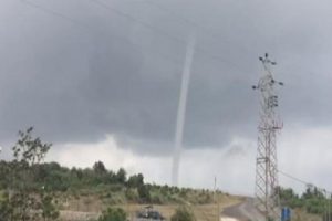 İstanbul Beykoz'da hortum &ccedil;ıktı!