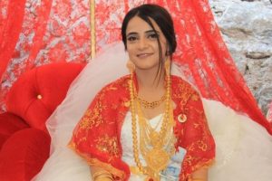 Hakkari'deki 5 bin kişilik aşiret d&uuml;ğ&uuml;n&uuml;nde gelin altınları taşıyamadı