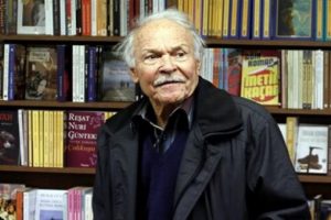 Yazar Muzaffer İzg&uuml;'den kritik karar