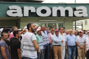 Bursa'da grevdeki işçilere KESK'ten destek ziyareti
