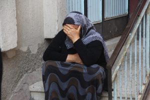 Gelini i&ccedil;in g&ouml;zyaşlarına boğuldu