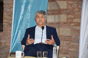 Y&ouml;netmen U&ccedil;akan Bursa'da gen&ccedil;lerle buluştu