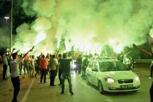 Konyaspor kafilesine meşaleli karşılama