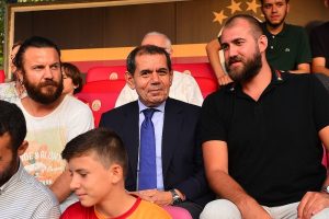 Antrenmanı Dursun &Ouml;zbek de izledi