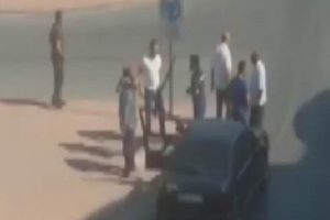 Tartıştığı s&uuml;r&uuml;c&uuml;n&uuml;n otomobiline ateş a&ccedil;an s&uuml;r&uuml;c&uuml; yakalandı