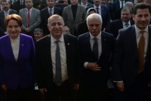 Yeni parti i&ccedil;in &ouml;nemli g&uuml;n... Ankara'da kulisler hareketlendi