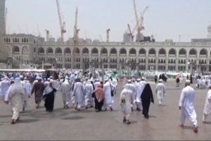 Milyonlarca M&uuml;sl&uuml;man Kabe'ye akın ediyor
