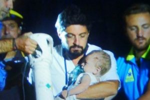 İtalya'daki depremde 7 aylık bebek sağ kurtuldu