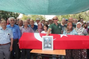 Kore gazisi askeri t&ouml;renle son yolculuğuna uğurlandı