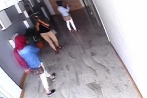 Kapıları tel tokayla a&ccedil;ıp hırsızlık yaptılar!