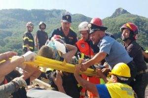 İtalya'da 3 kardeş enkazdan sağ kurtarıldı