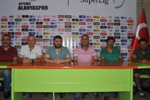 Alanyaspor'da taraftarlar kenetlendi