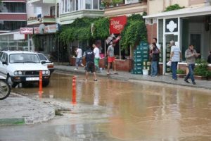 Bursa'nın Karacabey İlçesi'nde metrekareye 70,2 kilogram yağış düştü