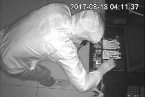 3 g&uuml;nde 10 iş yerini soyan hırsızlar kamerada