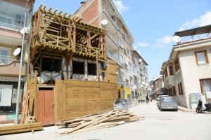 Bursa İneg&ouml;l'de 7. mahalle konağının restorasyonu s&uuml;r&uuml;yor