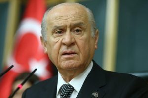 Bah&ccedil;eli'den milli g&uuml;reş&ccedil;i Kayaalp'e kutlama