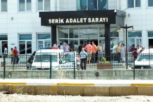 D&ouml;v&uuml;lerek &ouml;ld&uuml;r&uuml;lm&uuml;şt&uuml;: 2 kişi tutuklandı