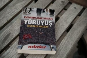 CHP'li Balbay 'Adalet Y&uuml;r&uuml;y&uuml;ş&uuml;'n&uuml;n kitabını yazdı