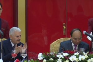 Yıldırım, onuruna verilen akşam yemeğine katıldı