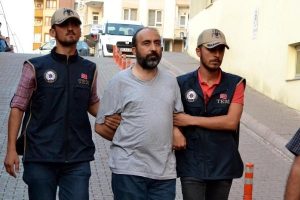 Firari emniyet m&uuml;d&uuml;r&uuml; yakalandı