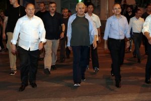 Başbakan Yıldırım, Vietnam sokaklarında y&uuml;r&uuml;y&uuml;ş yaptı