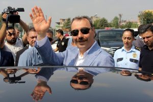 Bursa'nın yeni emniyet m&uuml;d&uuml;r&uuml;n&uuml; y&uuml;zlerce kişi uğurladı