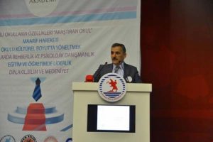 Vali'den skandal a&ccedil;ıklama! "Terbiye i&ccedil;in &ouml;ğrencileri hafif okşayın..."