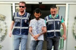 Hırsızı &ccedil;aldığı &ccedil;akmak yakalattı