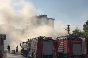 S&uuml;permarketin deposunda yangın