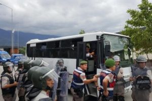D&uuml;zce'de grev yapan iş&ccedil;iler g&ouml;zaltına alındı