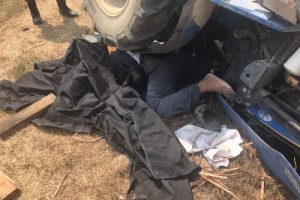 Trakt&ouml;r&uuml;n altında kalarak can verdi