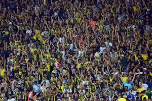 Ozan ve Van Persie'ye tepki