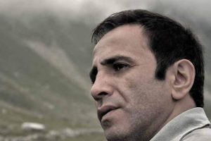 &Uuml;nl&uuml; t&uuml;rk&uuml;c&uuml; G&ouml;khan Birben'in omzu kırıldı