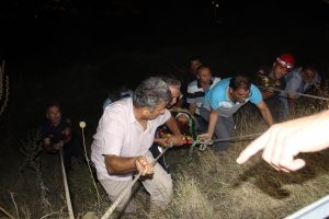 U&ccedil;uruma yuvarlanan kadın i&ccedil;in ekipler seferber oldu