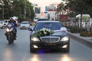 &Ouml;mer Halisdemir'in yeğenine makam arabası jesti
