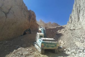 Mehmet&ccedil;ik ter&ouml;r&uuml; temizledi, iş makineleri yol yaptı
