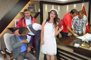 Belediye Başkanı kendi kızının nikahını kıydı
