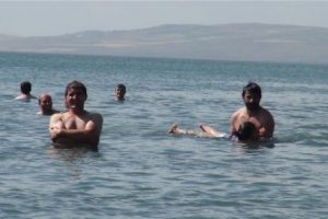 &Ccedil;ıldır G&ouml;l&uuml; sahilleri aratmıyor