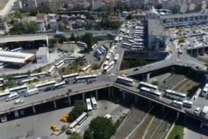 Otob&uuml;s kuyruğu havadan g&ouml;r&uuml;nt&uuml;lendi