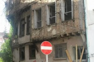 Bursa G&uuml;rsu'da asırlık binalar onarım bekliyor!