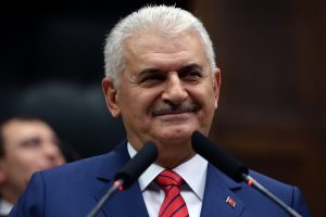 Başbakan Yıldırım ve eşi, kurbanını Kızılay'a bağışladı