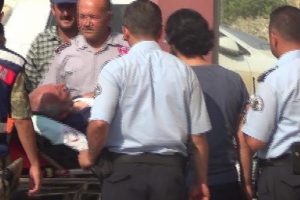 Polisle tartışma arbedeye d&ouml;n&uuml;şt&uuml;; 1'i silahla 3 kişi yaralandı