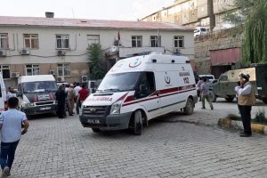 Şemdinli'de patlama: 4 g&uuml;venlik g&ouml;revlisi yaralı