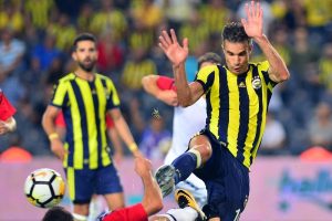 Fenerbah&ccedil;e'de van Persie ve Alper Potuk şoku