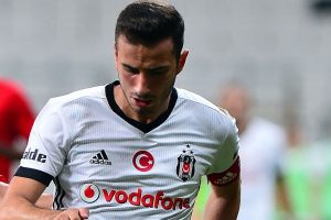 Milli Takım'a &ccedil;ağrılmayan Oğuzhan'a destek