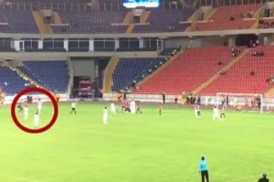 Futbolcu Deniz Naki'ye yumruklu saldırı!