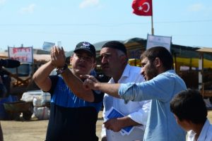 Bursa polisi hayvan satıcılarına sahte para uyarısında bulundu