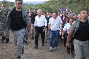 Kılı&ccedil;daroğlu, 57. Alay'a Saygı Y&uuml;r&uuml;y&uuml;ş&uuml;'ne katıldı