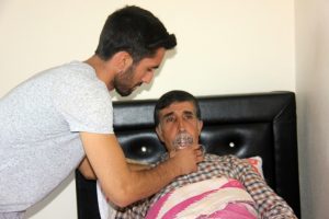 Kardeşleri aynı hastalıktan &ouml;ld&uuml;, ağabey nakil bekliyor